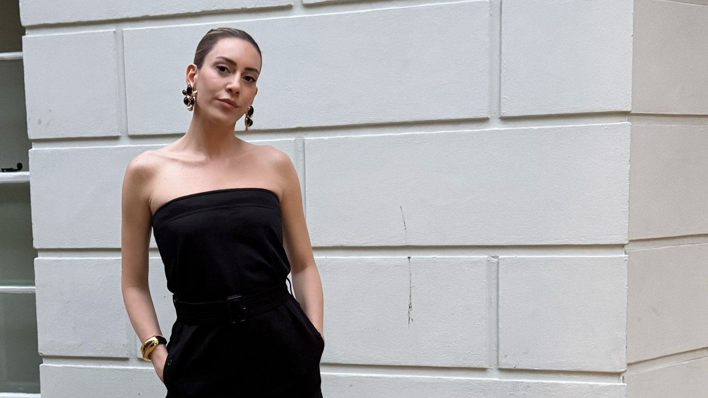 Sinem Kobal Londra Pozlarıyla Büyüledi! Sinem Kobal'ın Son Hali Sosyal Medyayı Salladı