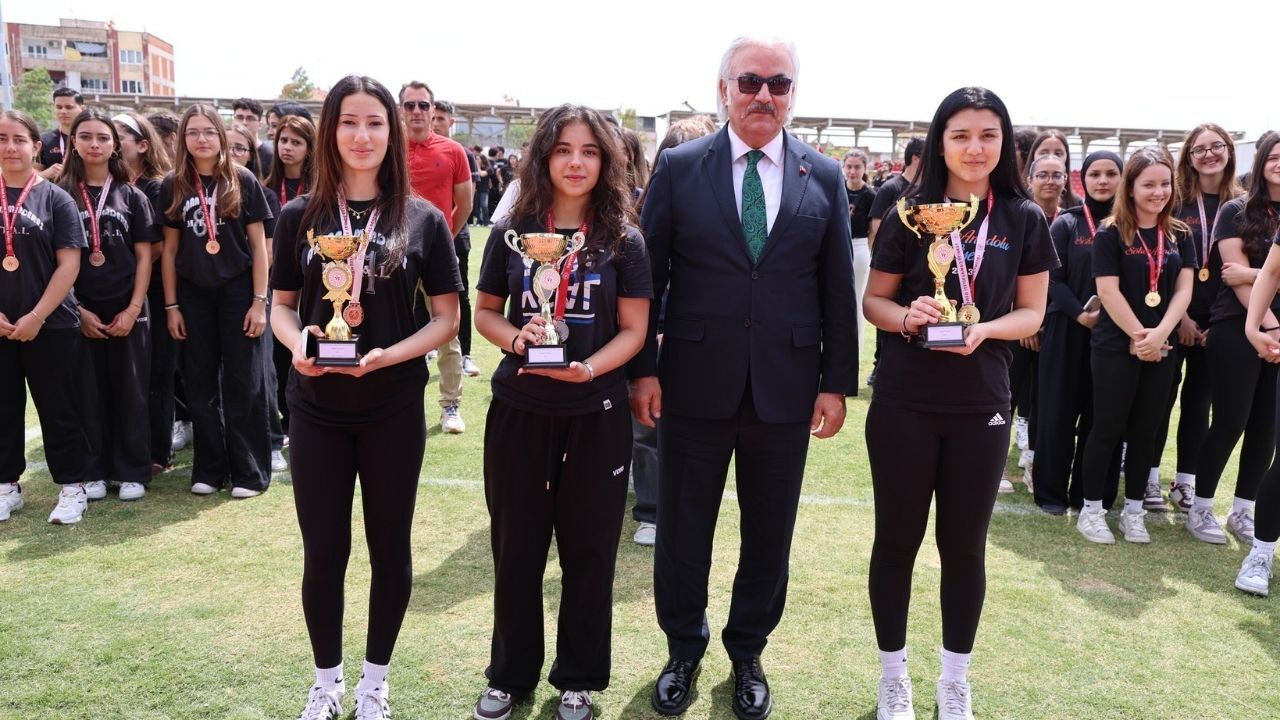 Söke’de 19 Mayıs Coşkusu Yeni Stadyumda Yaşandı11