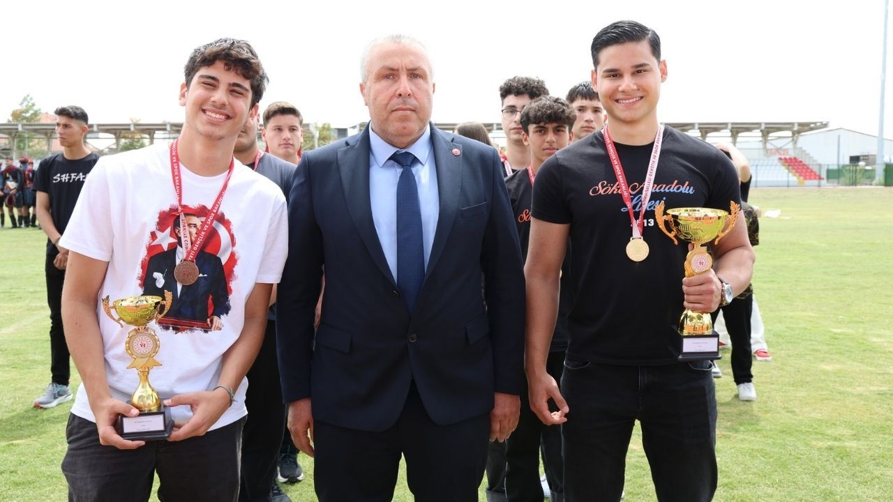 Söke’de 19 Mayıs Coşkusu Yeni Stadyumda Yaşandı5