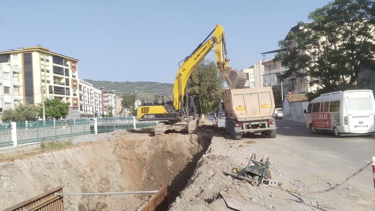 Söke’de Yağmur Suyu Kanalı Projesinde Ilk Kazma Vuruldu