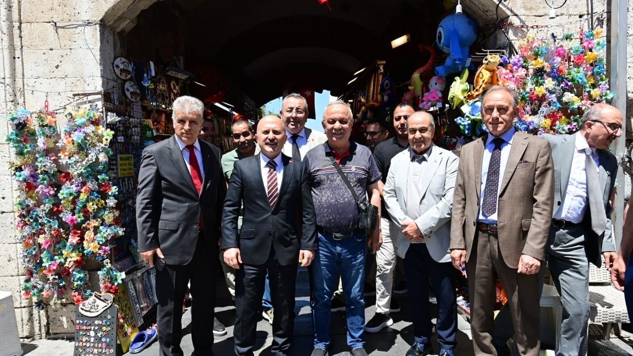 Vali Varol Kuşadası'nda Esnafla Buluştu