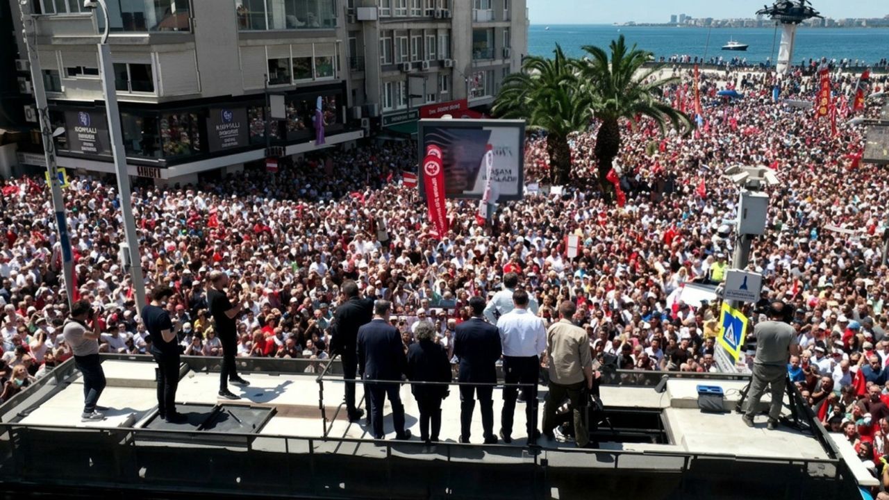 Yetişkin’den Özgür Özel’e Tam Destek4