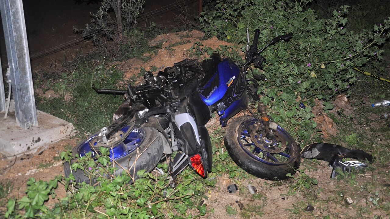 Yol kan gölüne döndü: Motosiklet sürücüsü feci şekilde can verdi