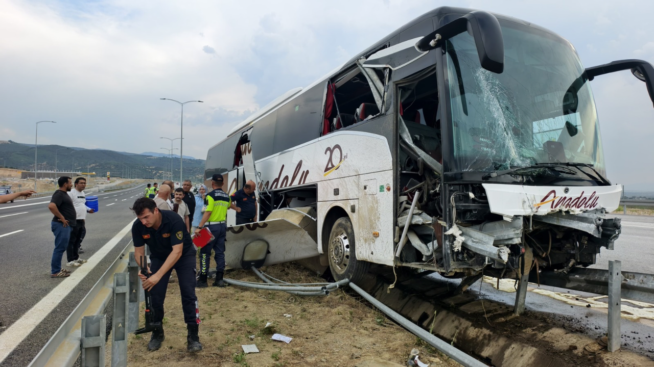 Aydın'da Katliam Gibi Kaza Muavinin Bacağı Ampüte Oldu-1
