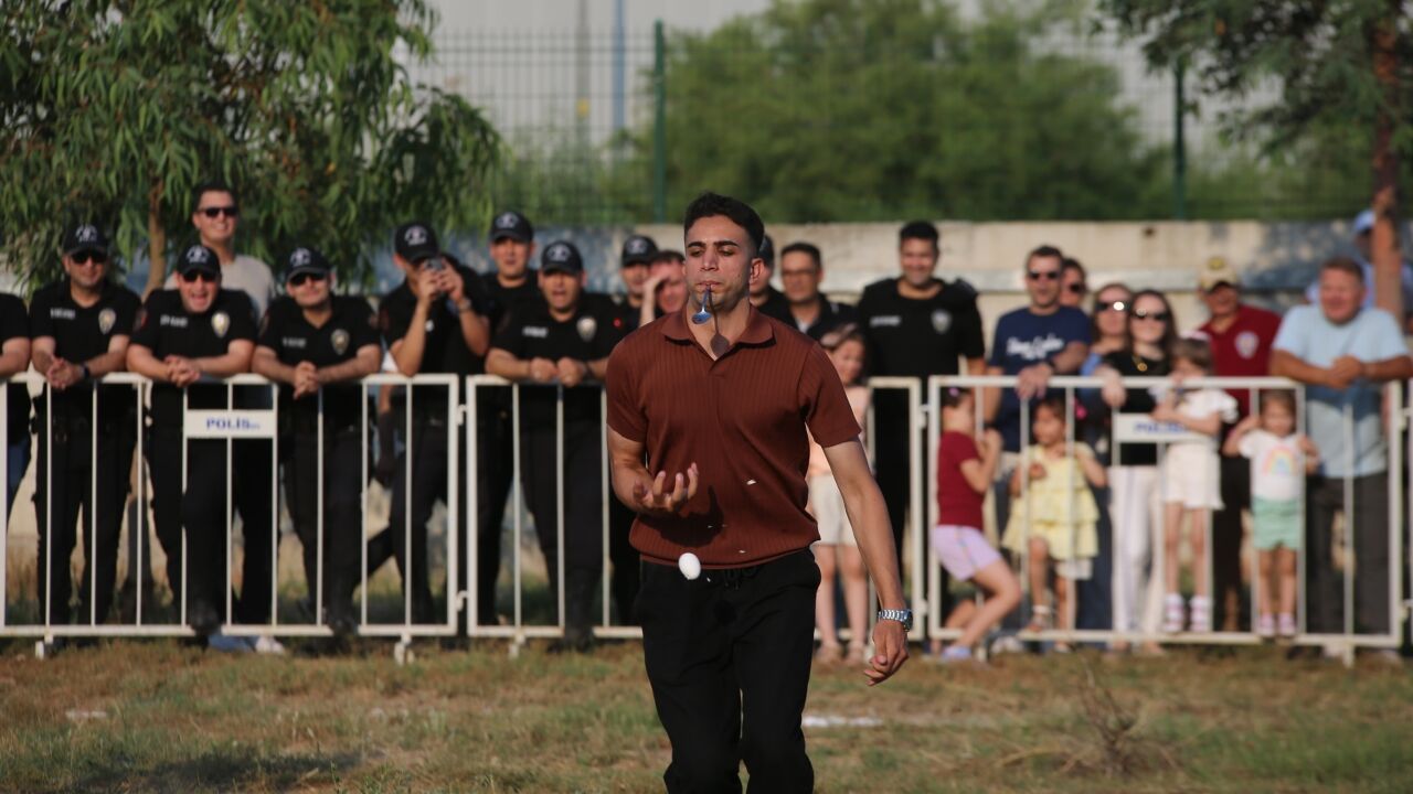 Aydın'da Polisler Üniformaları Çıkarıp Yarıştı 3