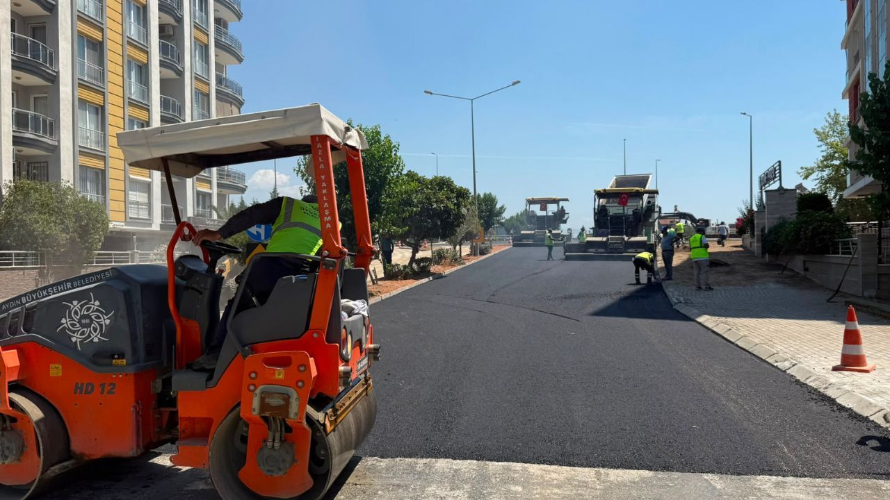 Aydın’da Yol Mesaisi Hız Kesmedi“Çalışmalar 17 Ilçeye Yayıldı”01