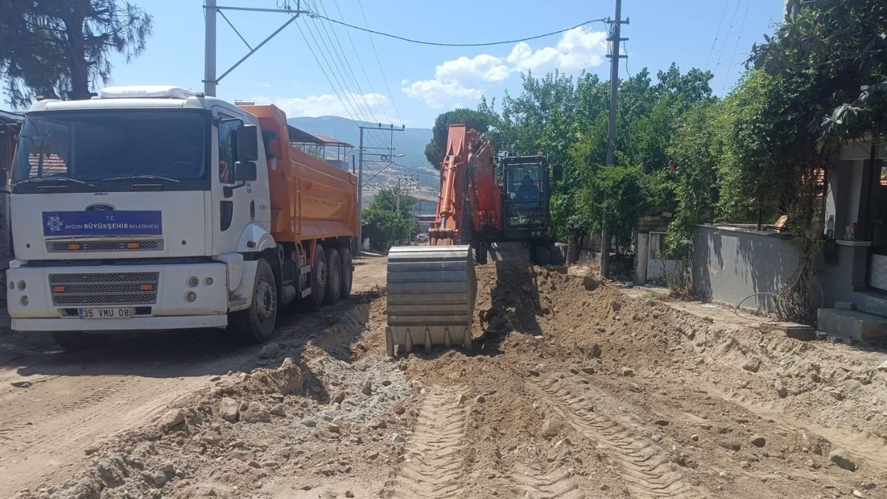 Aydın’da Yol Mesaisi Hız Kesmedi“Çalışmalar 17 Ilçeye Yayıldı”14