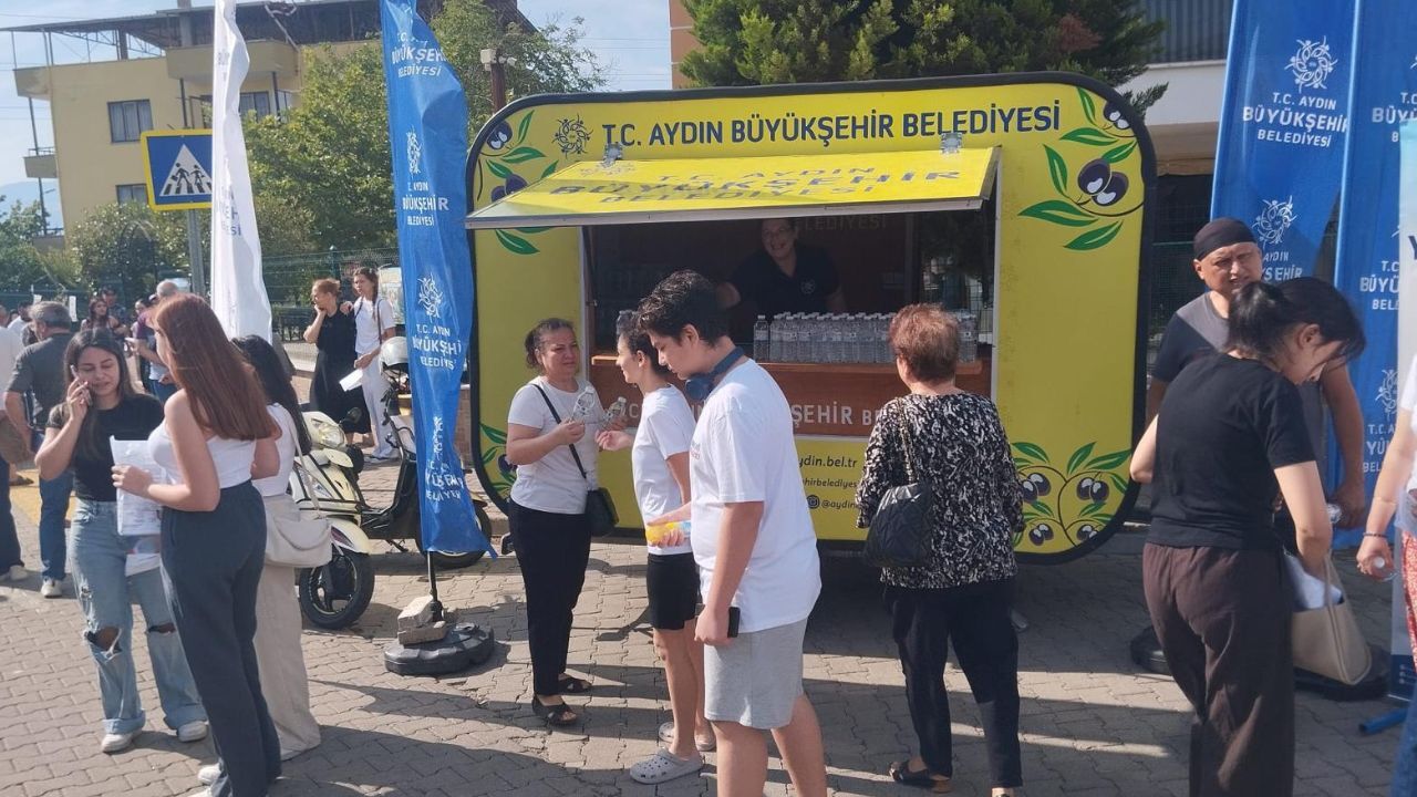 Başkan Çerçioğlu Yks Sabahı Gençleri Yalnız Bırakmadı3