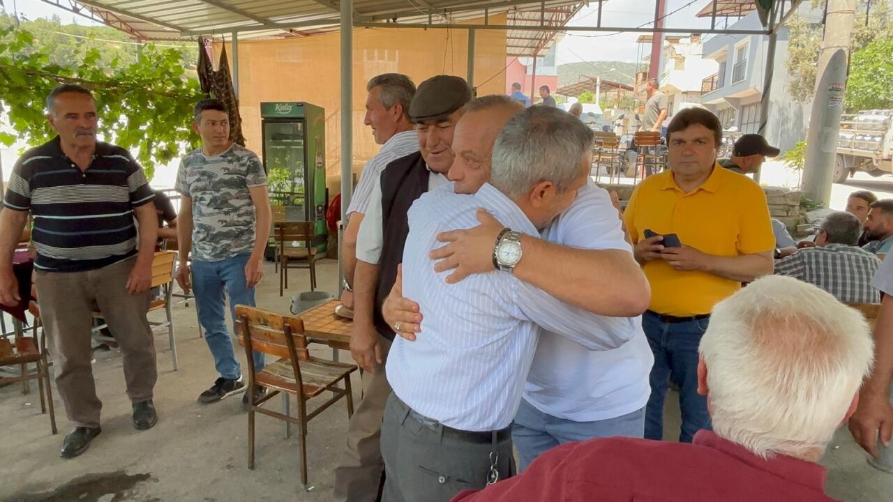 Başkan Özel Makamda Değil, Halkın Yanında 22