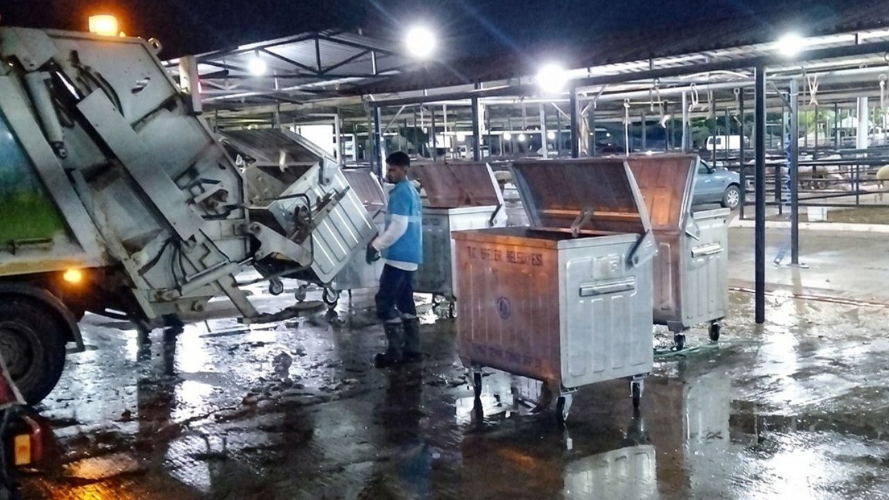 Efeler Belediyesi’nden Bayramda Hijyen Seferberliği1