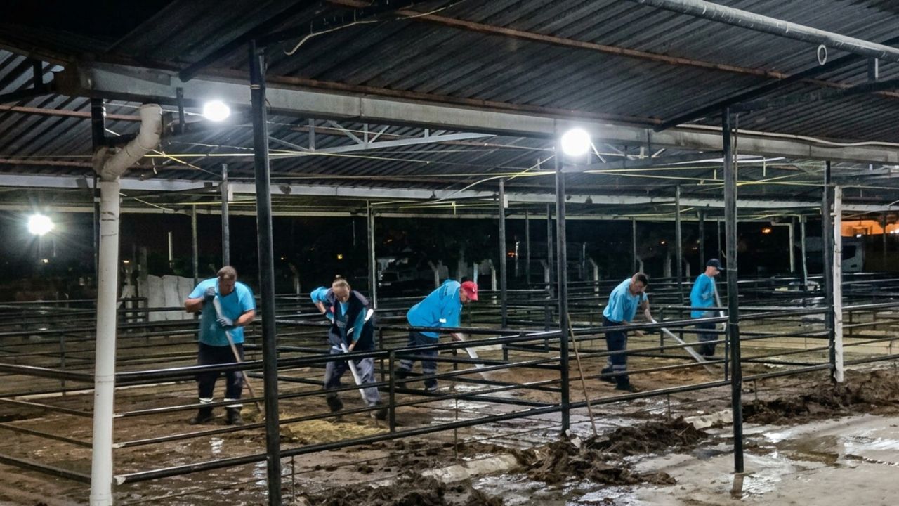 Efeler Belediyesi’nden Bayramda Hijyen Seferberliği3