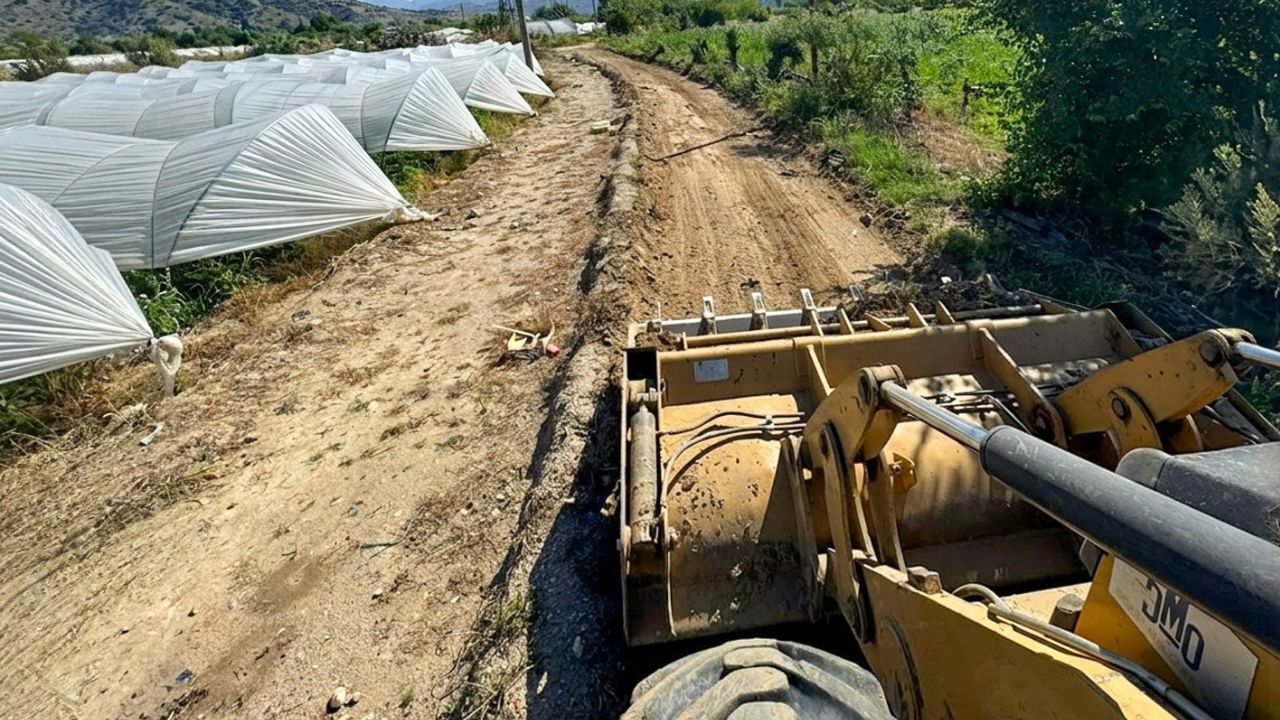 Efeler Belediyesi’nden Tarım Yollarına Bakım2