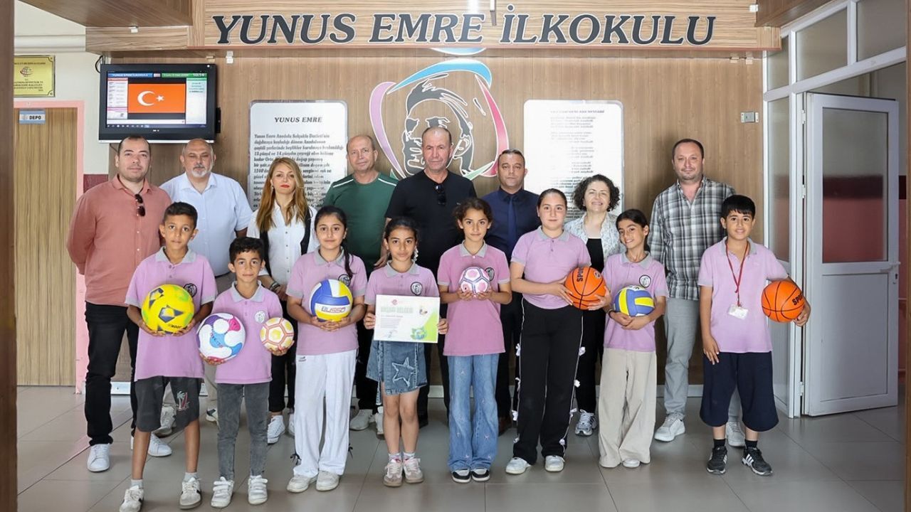 Efeler’de Minik Çevreciler Ödüllendirildi