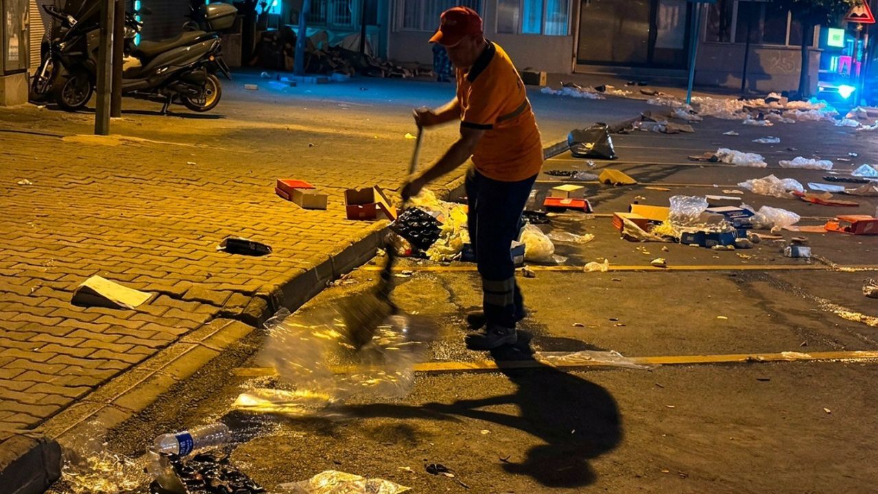 Efeler’de Temizlik Mesaisi Aralıksız Sürüyor3