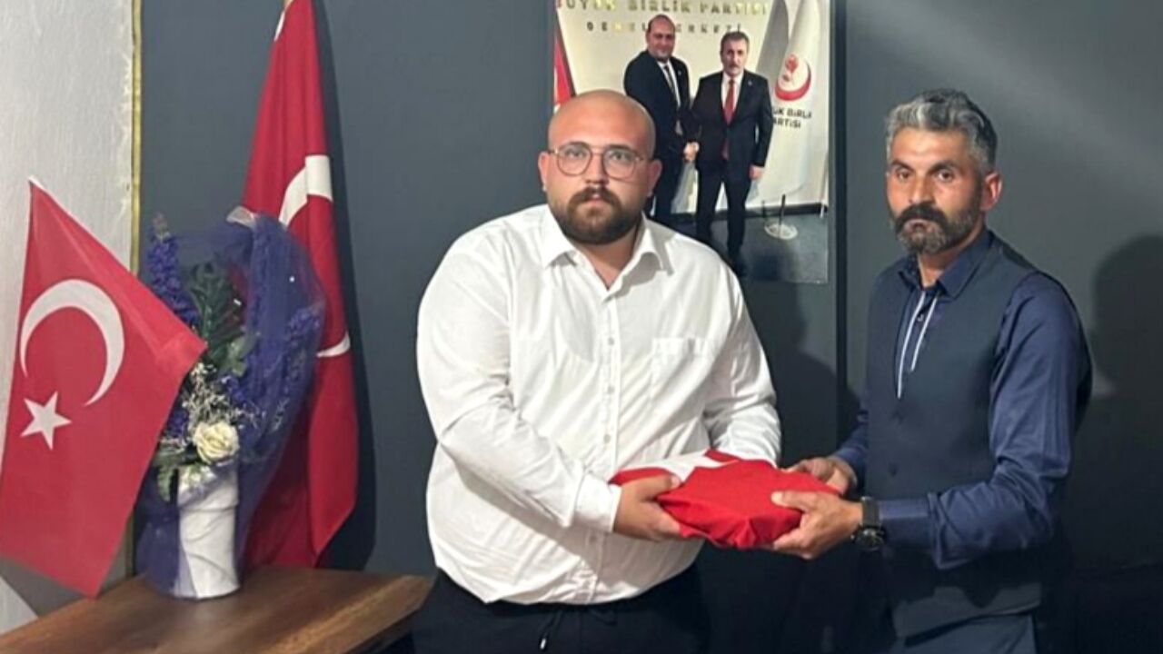 Kuyucak İlçe Başkanı Bayrak Oldu 2
