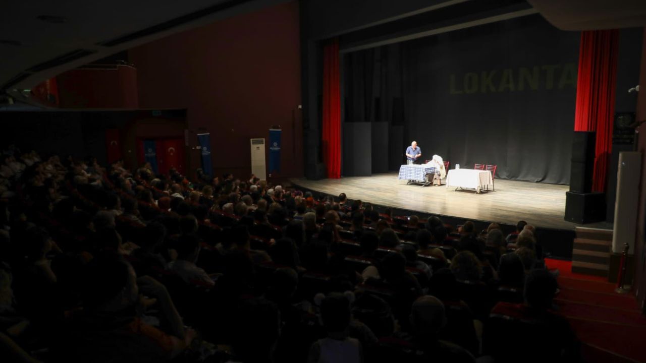“Lokanta” Oyunu Aydınlılardan Tam Not Aldı