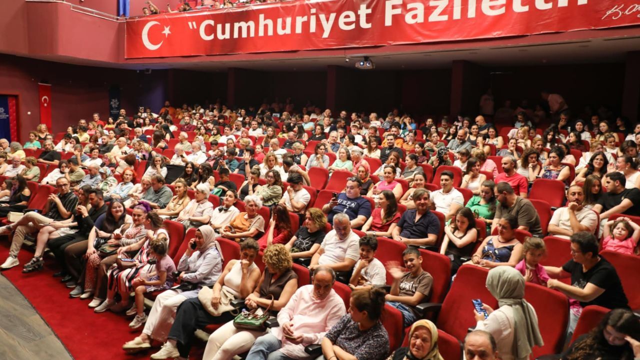 “Lokanta” Oyunu Aydınlılardan Tam Not Aldı1
