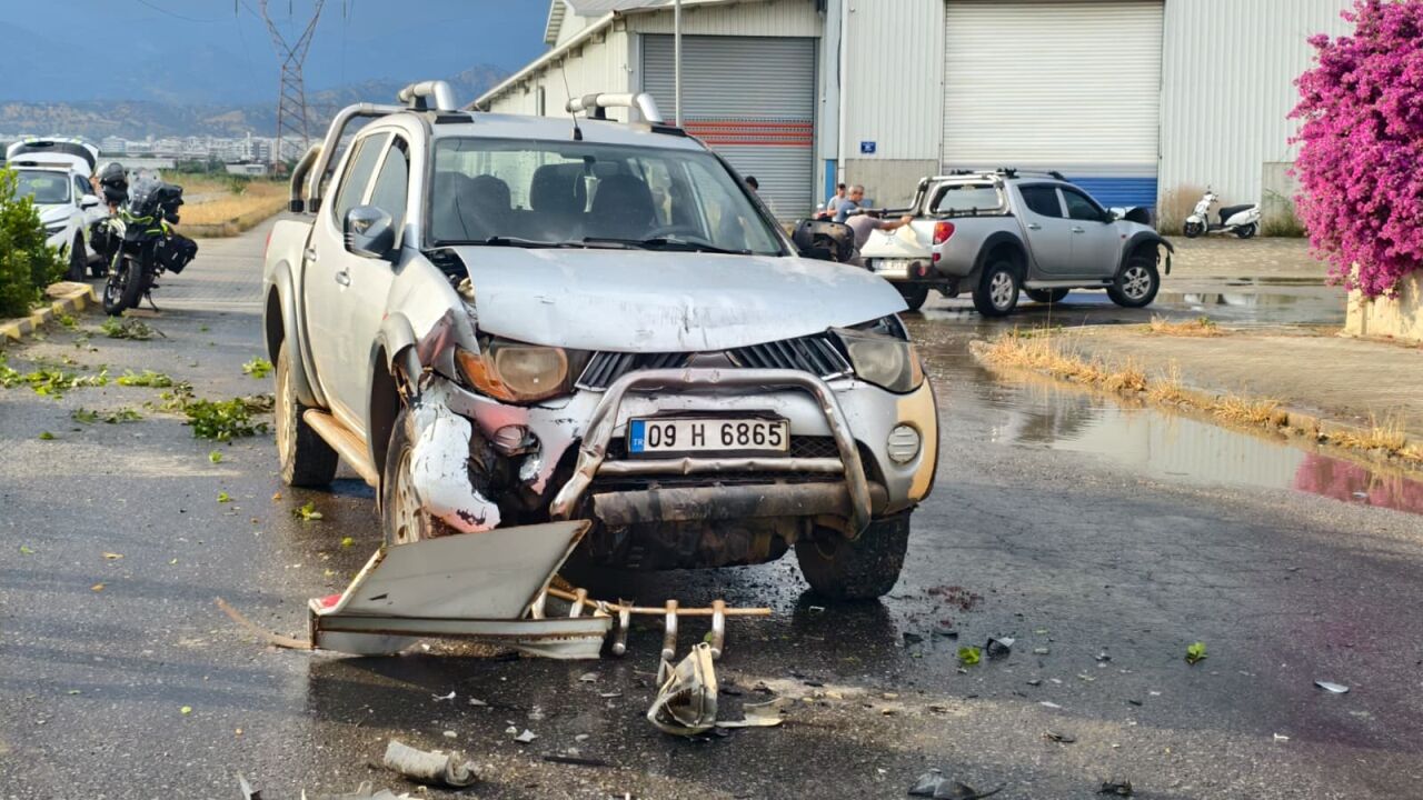 Nazilli Osb’de Can Pazarı 3 Araç Birbirine Girdi, 4 Yaralı 22