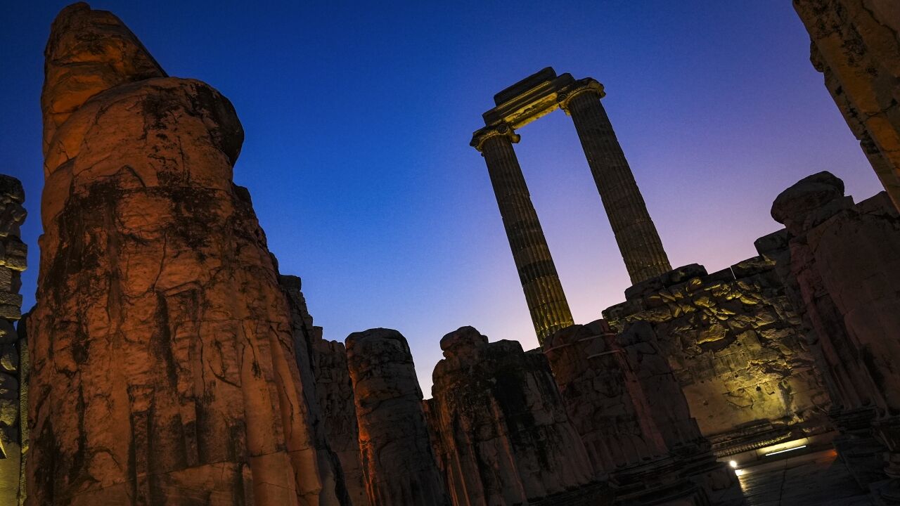 Apollon Tapınağı Geceleri Büyülüyor 5