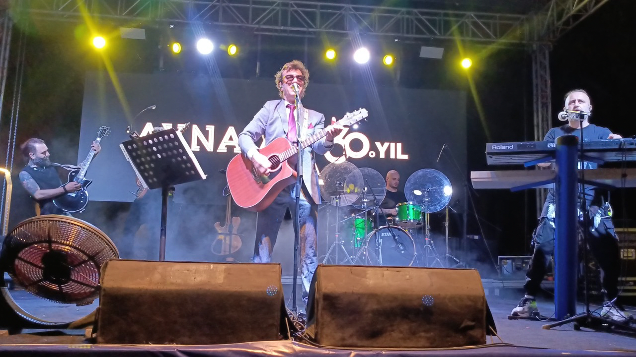 Aydın Büyükşehir Belediyesi Yaz Konserlerinde %22Ayna%22 Sahne Ald