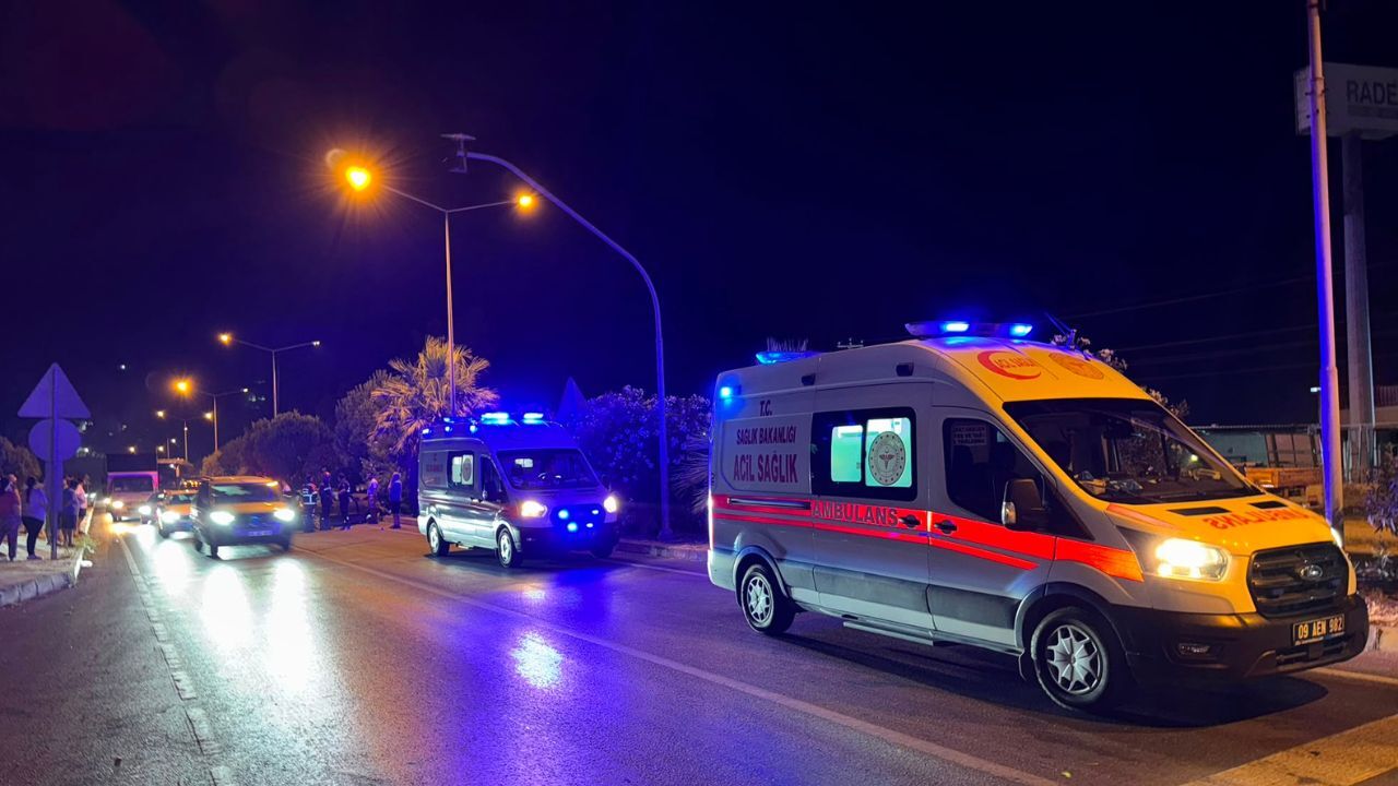 Aydın’da Kontrolden Çıkan Otomobil Ağaca Saplandı 1