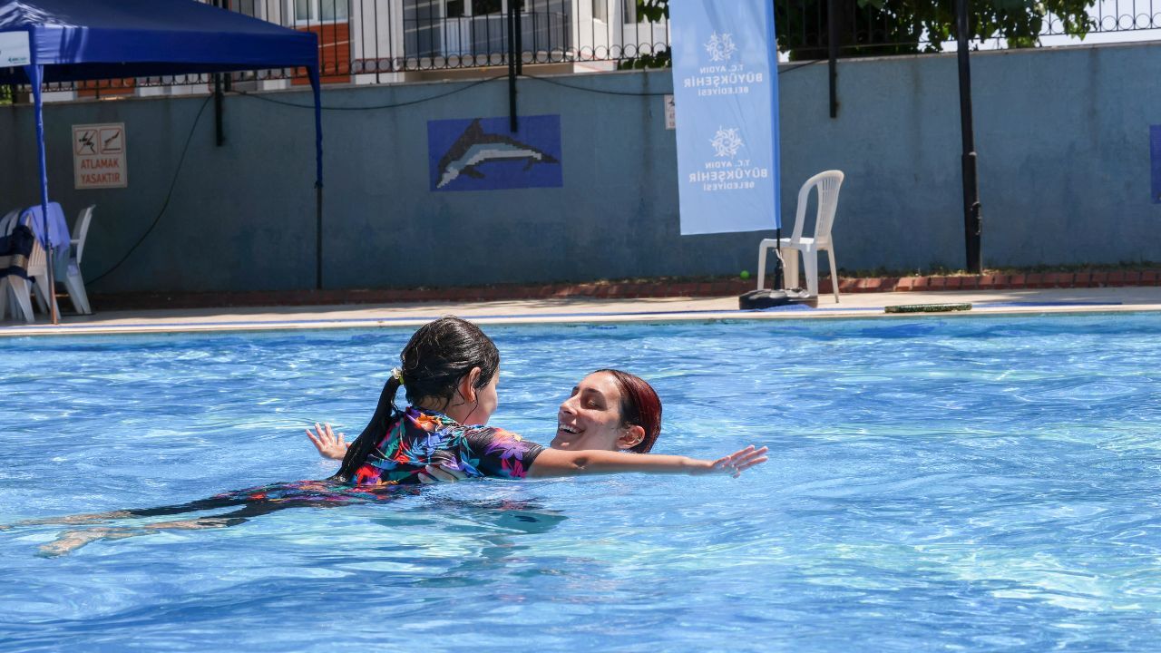 Aydın’da ‘Otizmli Çocuklar’ Yüzmeyle Gelişiyor8