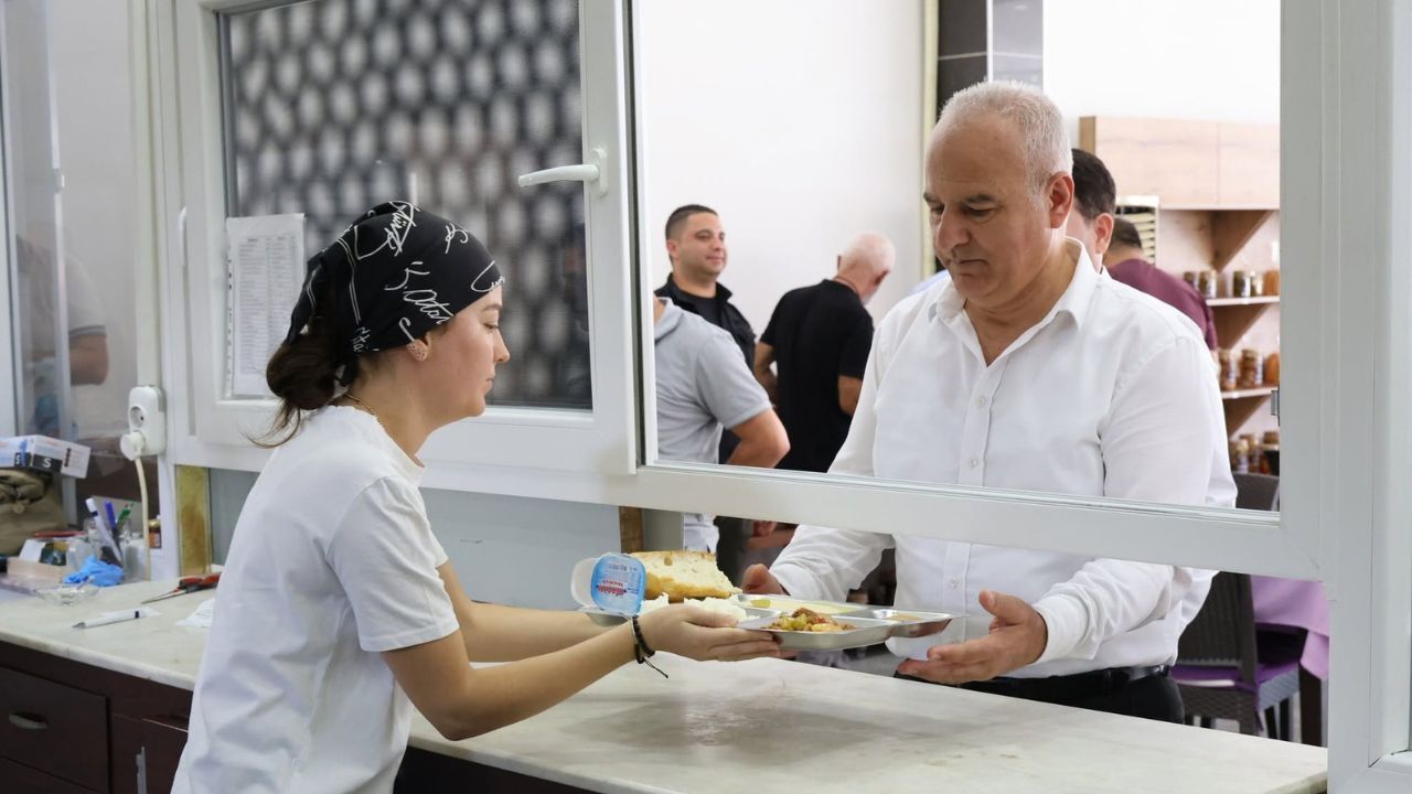 Çine Belediyesi'nin Eşref Tek Göndermesi Sosyal Medyada Gündem Oldu13