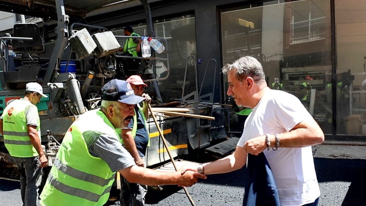 Efeler'de Yol Seferberliği Sürüyor! Başkan Yetişkin Yeni Güzergahları Açıkladı1