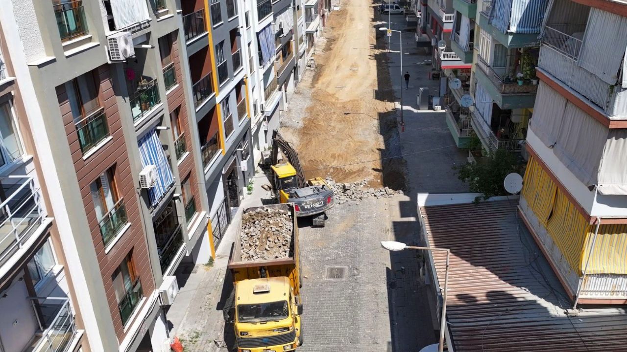 Efeler'de Yollar Tek Tek Yenileniyor! Çalışmalar Hız Kesmiyor4-3