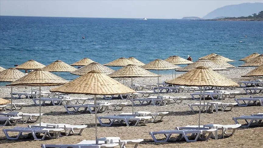 Halk plajında kahreden manzara