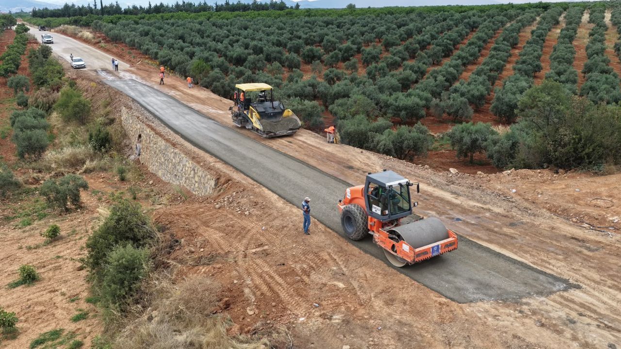 Karacasu'da 20 Kilometrelik Yol Hamlesi
