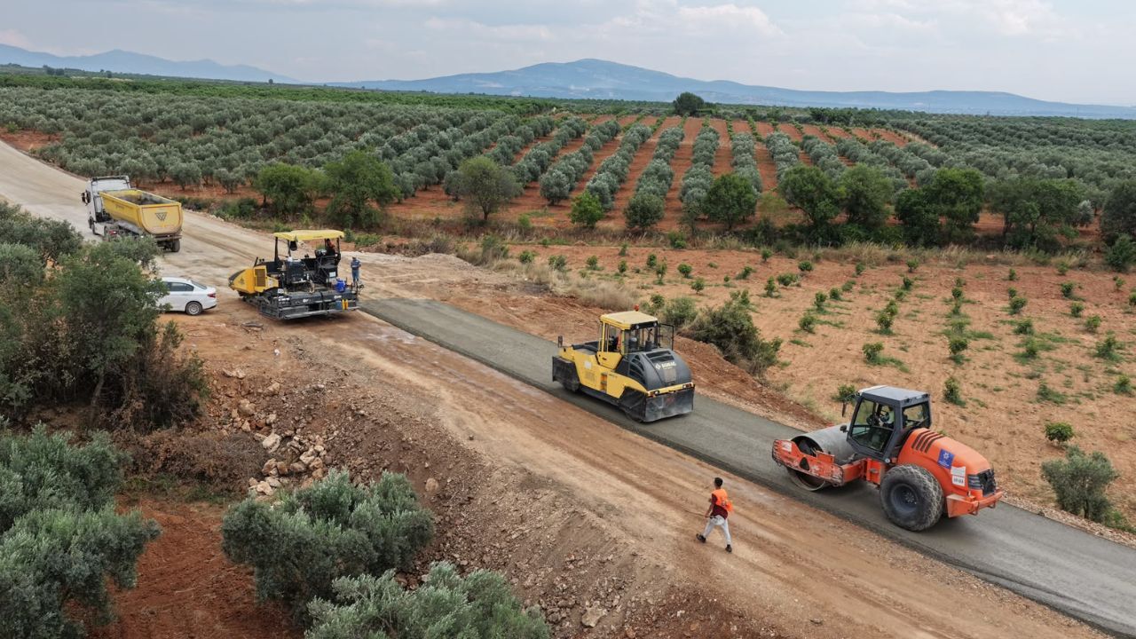 Karacasu'da 20 Kilometrelik Yol Hamlesi1