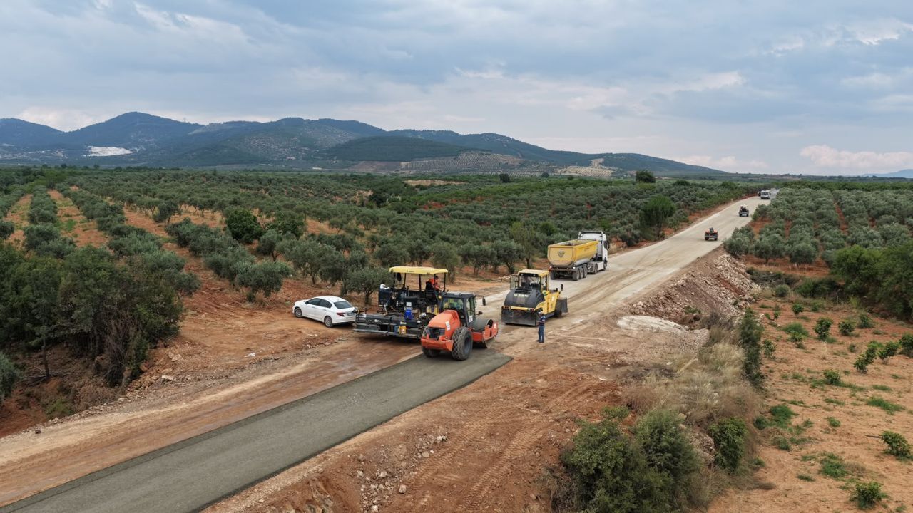 Karacasu'da 20 Kilometrelik Yol Hamlesi3