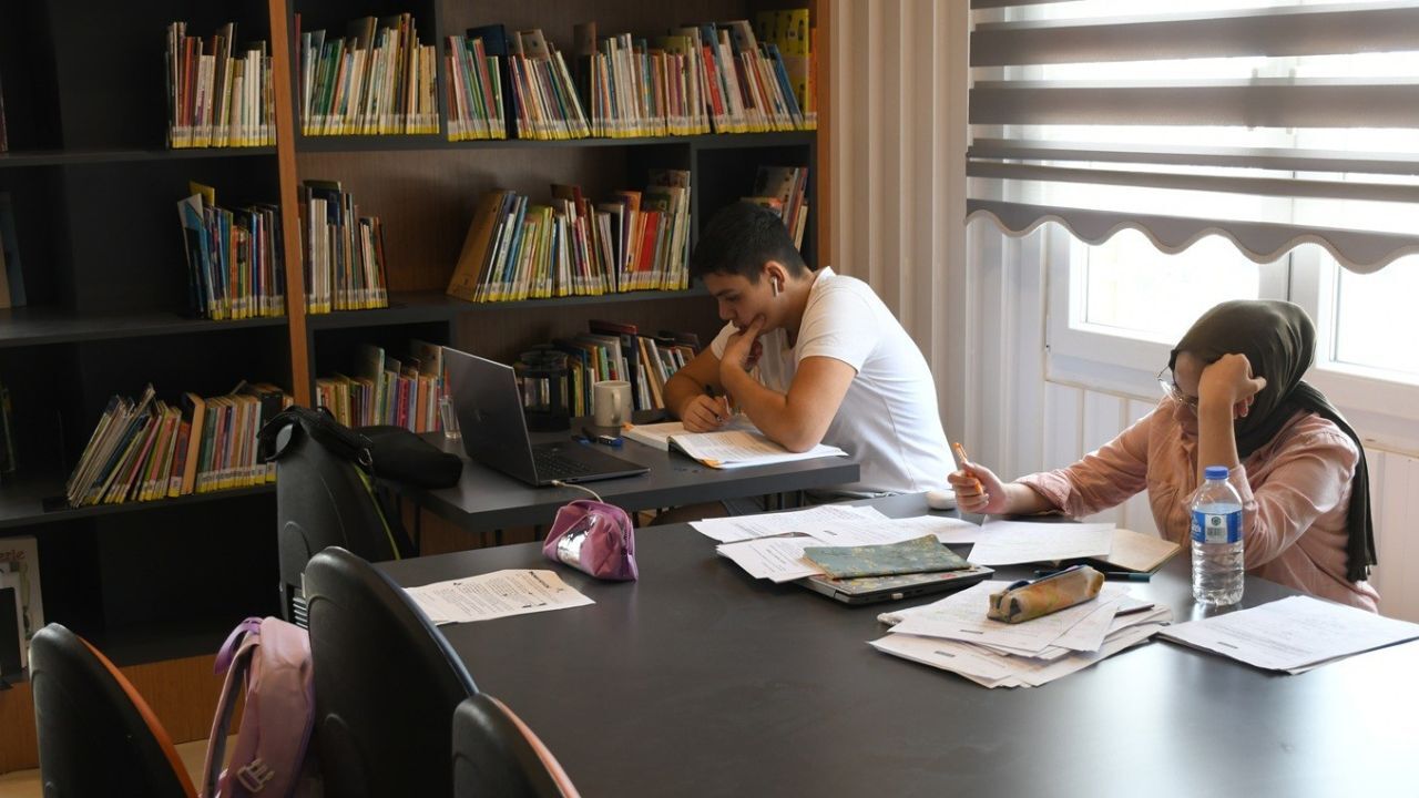 Kuşadası Belediyesi'nden Gençlere Eğitim Ve Sosyal Yaşam Desteği2