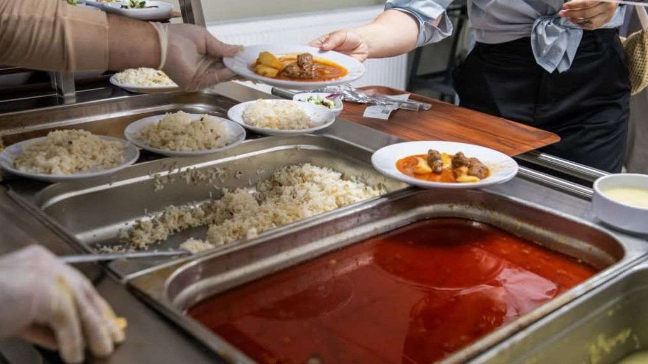 Kuşadası Kent Lokantası'nda 2 Ayda 8 Bin 852 Kişiye Yemek1