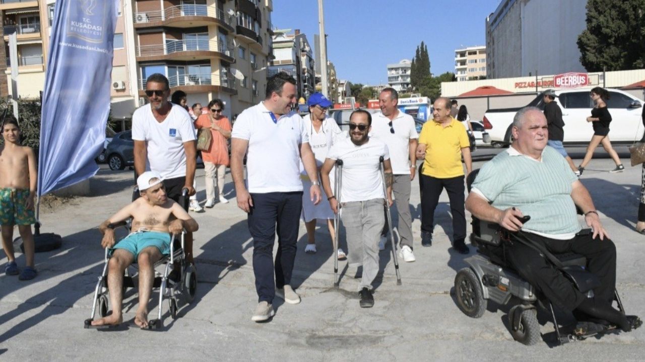Kuşadası'nda Engeller Denizde Aşıldı!1