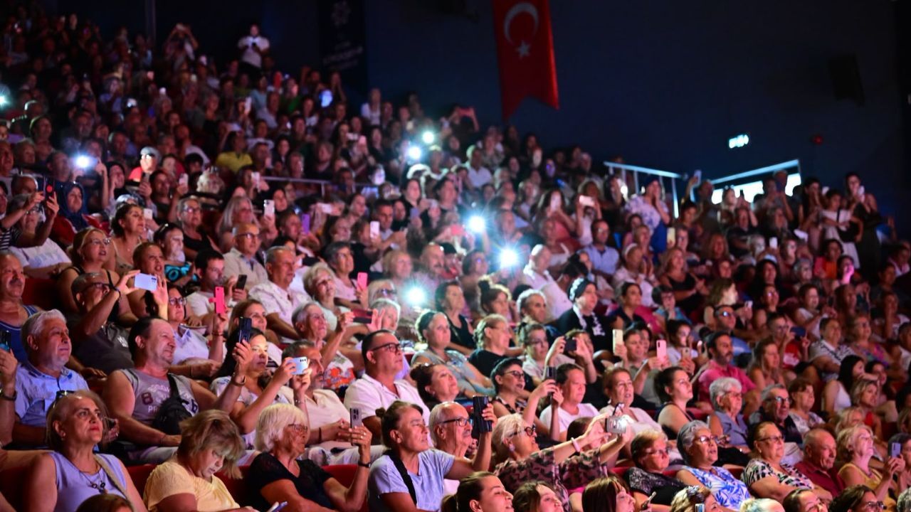 Ümit Besen Didim'i Şarkılarıyla Coşturdu6