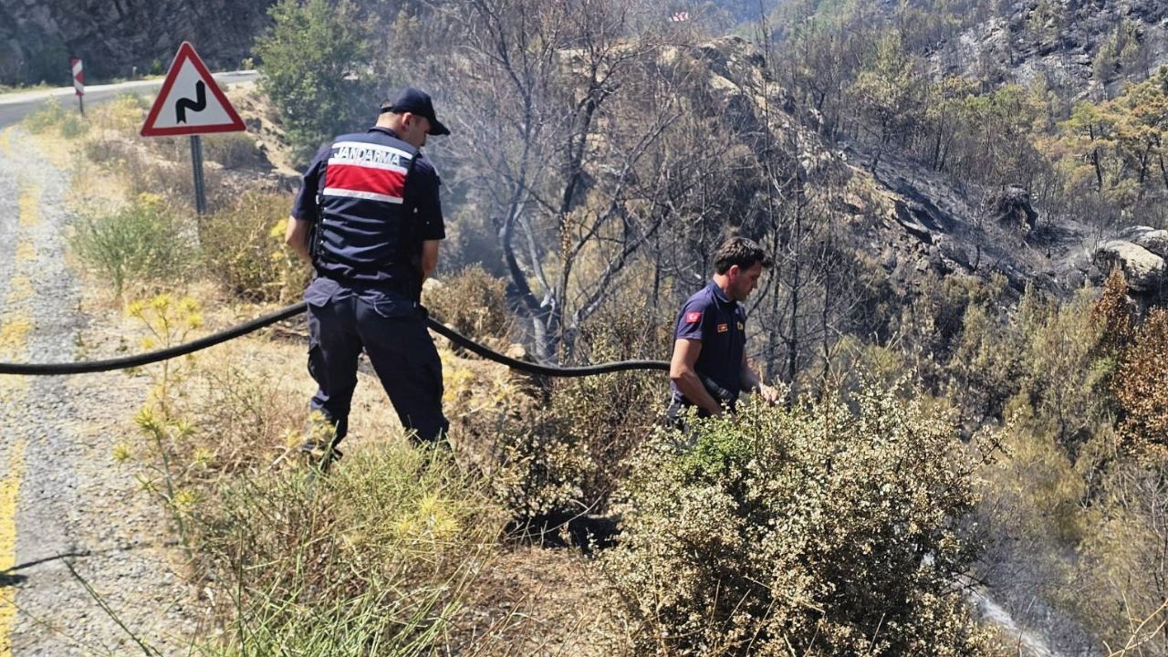 Çine'deki Yangında Son Kişiyi Kurtaran Jandarma Alevlerin Ortasında Kaldı1