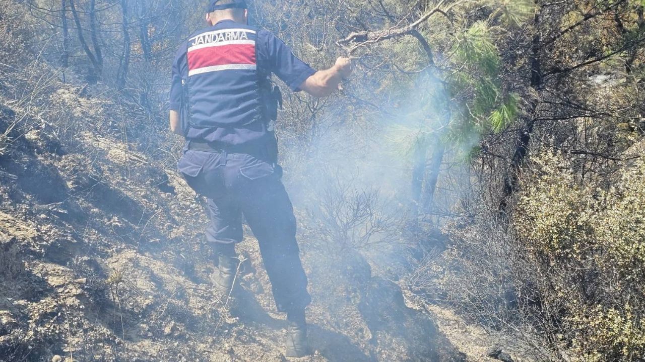 Çine'deki Yangında Son Kişiyi Kurtaran Jandarma Alevlerin Ortasında Kaldı2