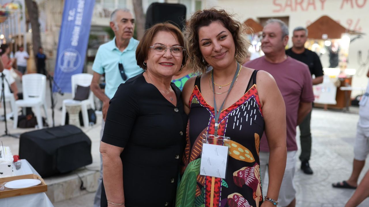 Didim'de Geceye Bu Kutlama Damga Vurdu! Alkışlar Hiç Susmadı
