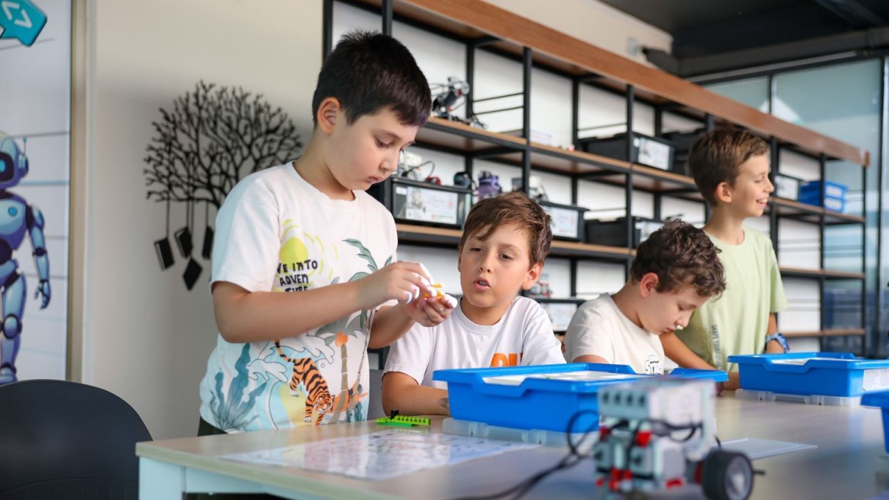 Efeler’de Gençlerin Geleceğine Dokunan Projeler 3