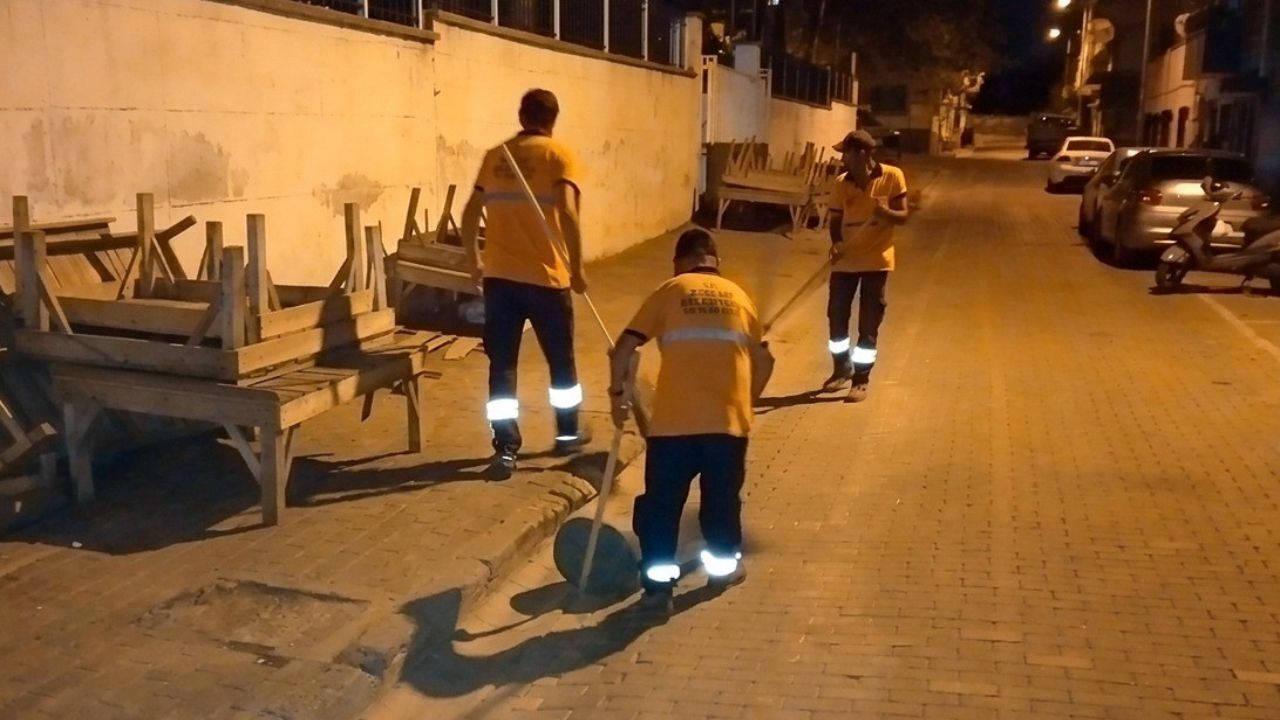 Efeler’de Temizlik Seferberliği Ekipler Gece Gündüz Sahada 3