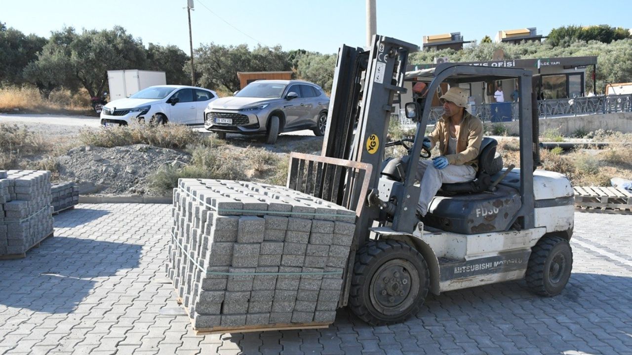 Kuşadası Değirmendere’de 6 Bin Metrekarelik Yol Çalışması Başladı