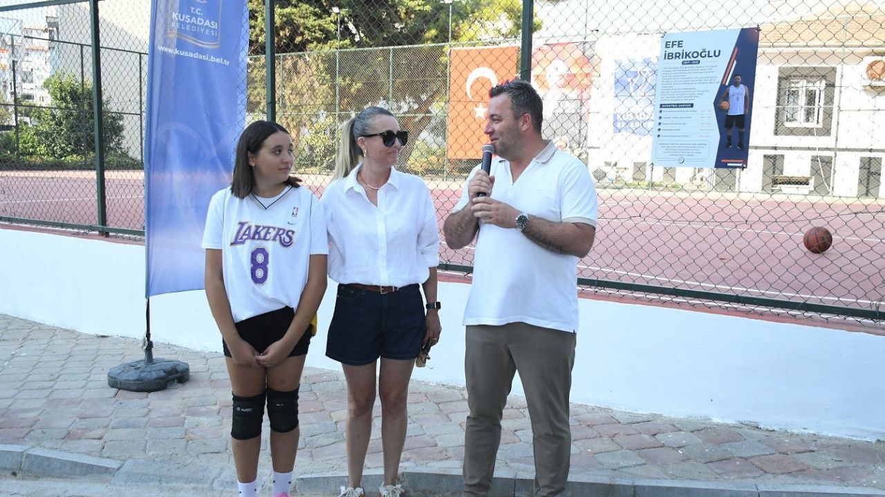 O Isim Artık Sahada Yaşayacak! Kuşadası’nda Dikkat Çeken Vefa1