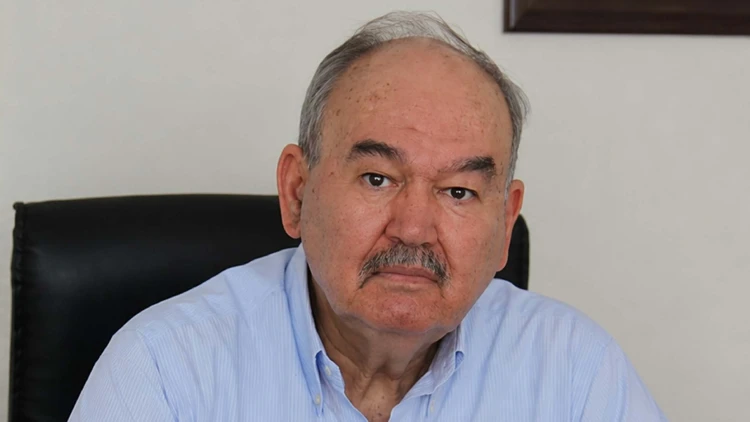 İzmir siyasetinin acı kaybı: Eski büyükşehir belediye başkanı Burhan Özfatura vefat etti