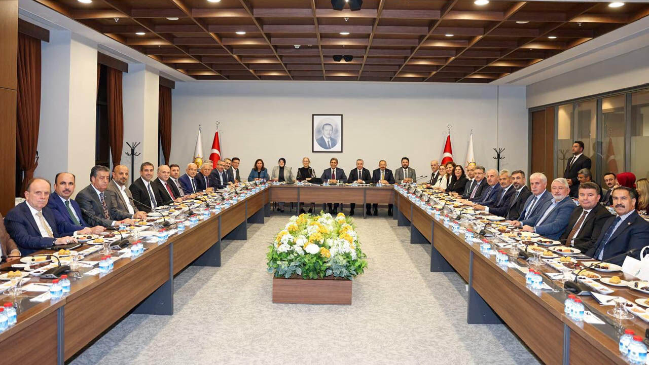 Ak Parti̇ Çerçi̇oğlu