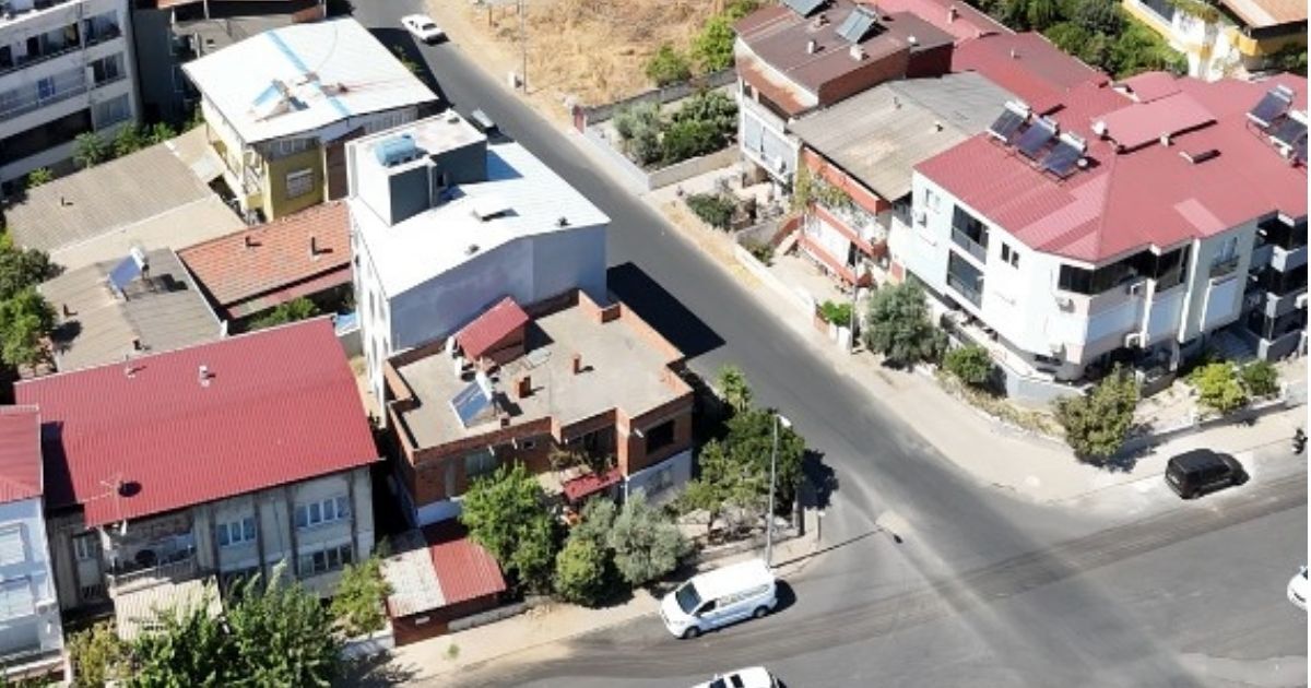 Başkan Tetik direksiyona geçti: Yeni asfaltı test etti