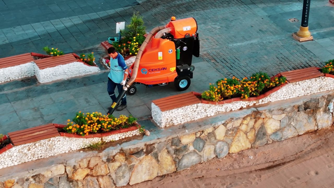 Didim’de Herkes Uykudayken Temizlik Mesaisi Başlıyor 5