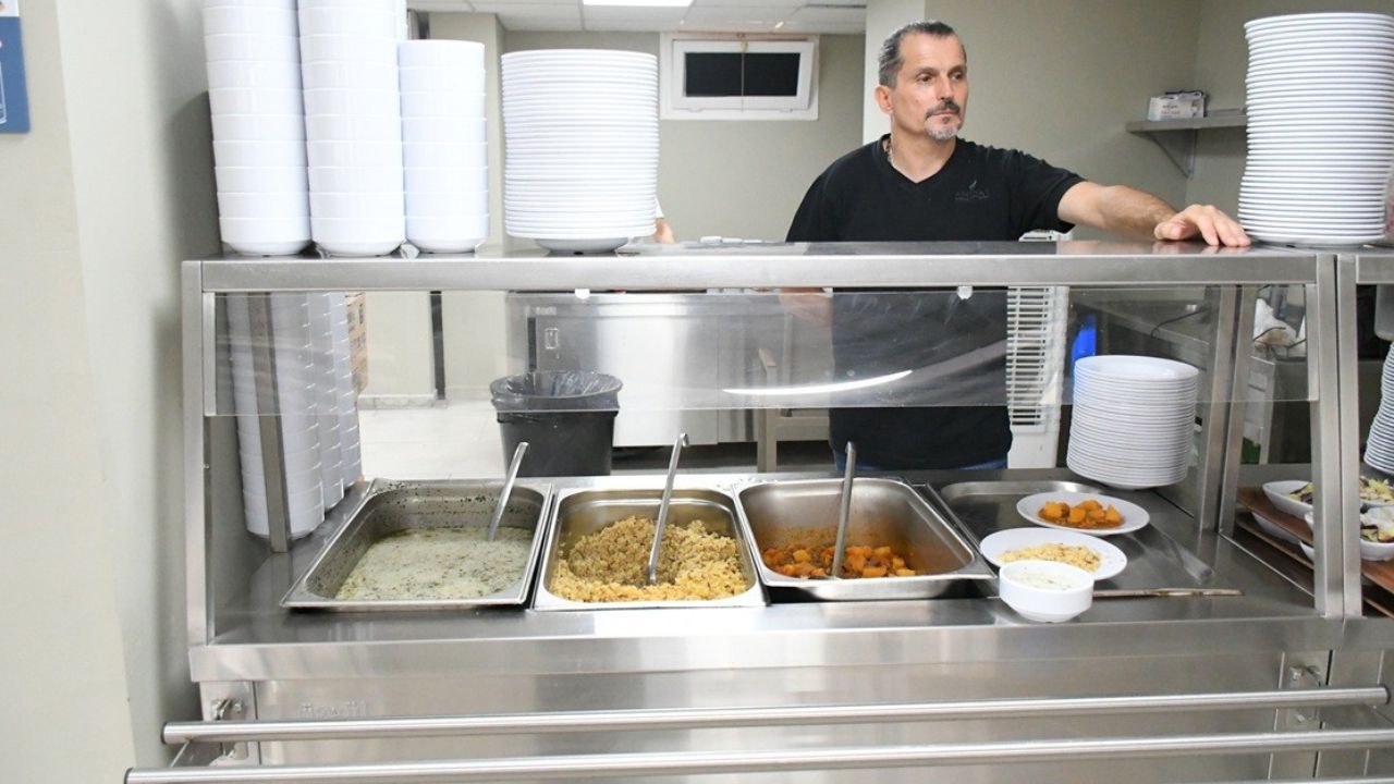 Kuşadası’nda 4 Çeşit Yemek 140 Tl! Kent Lokantası’na Yoğun Ilgi 3