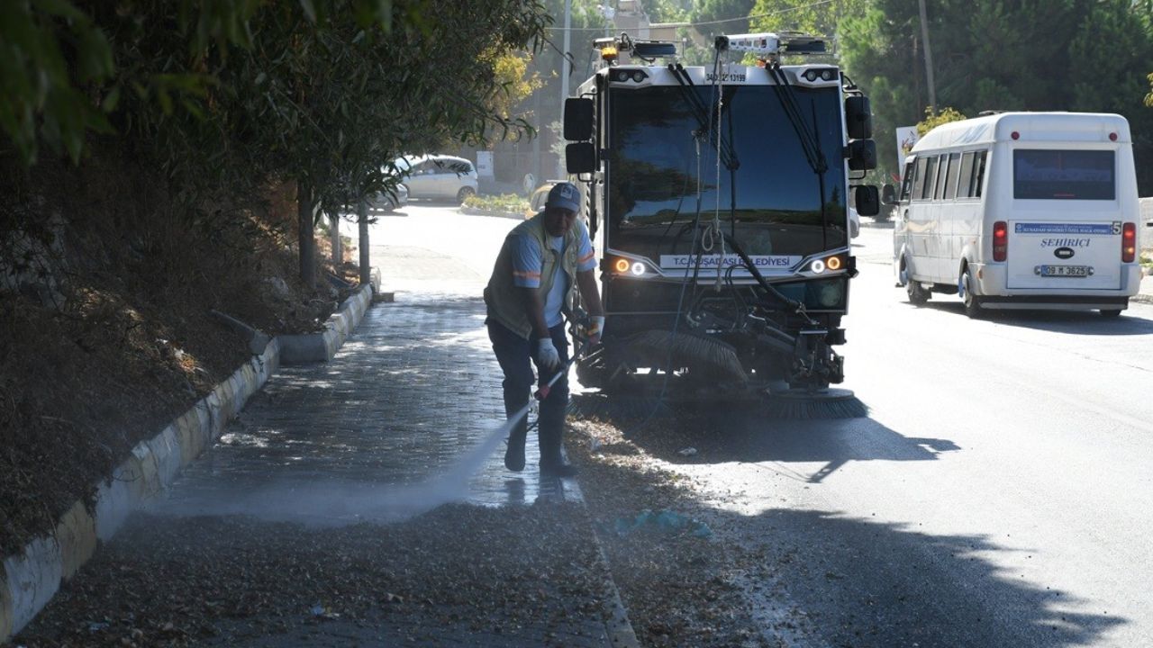 Kuşadası’nda O Güzergâh Baştan Sona Temizlendi 3